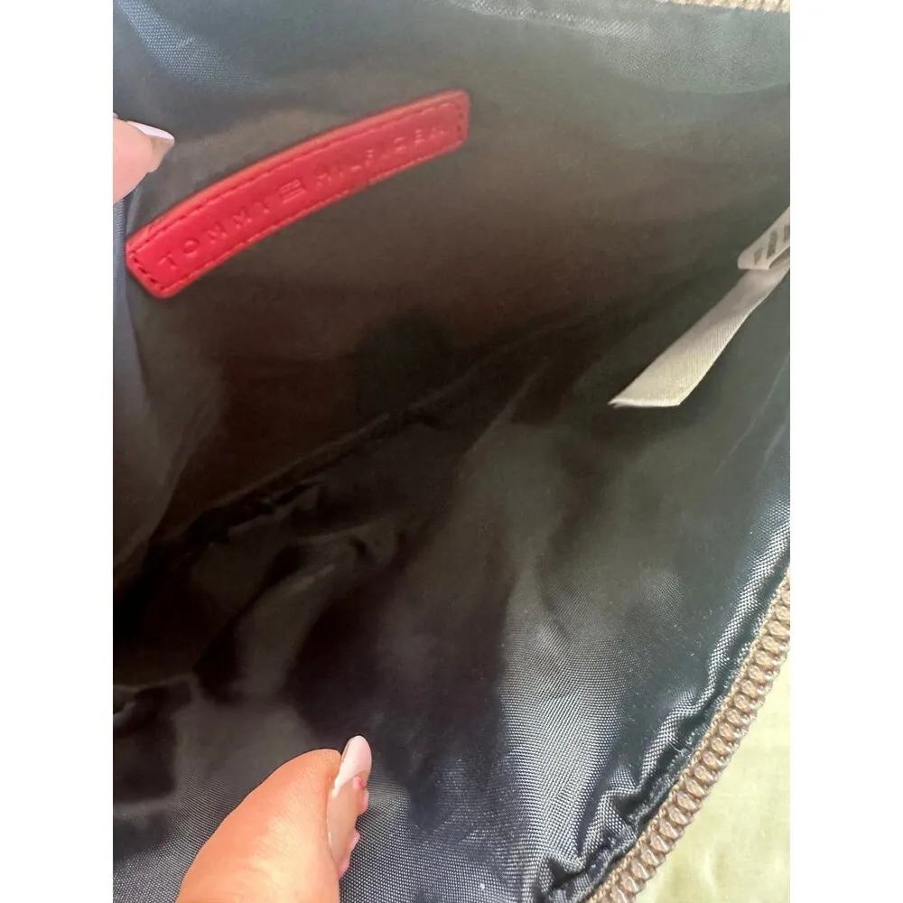 NWT Tommy Hilfiger All Over Signature Logo Wristlet Wallet Hand Zipper Pouch Bag - Image 5