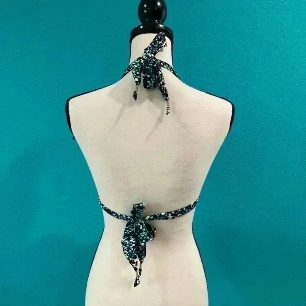 Athleta bikini top in size xs - Image 3