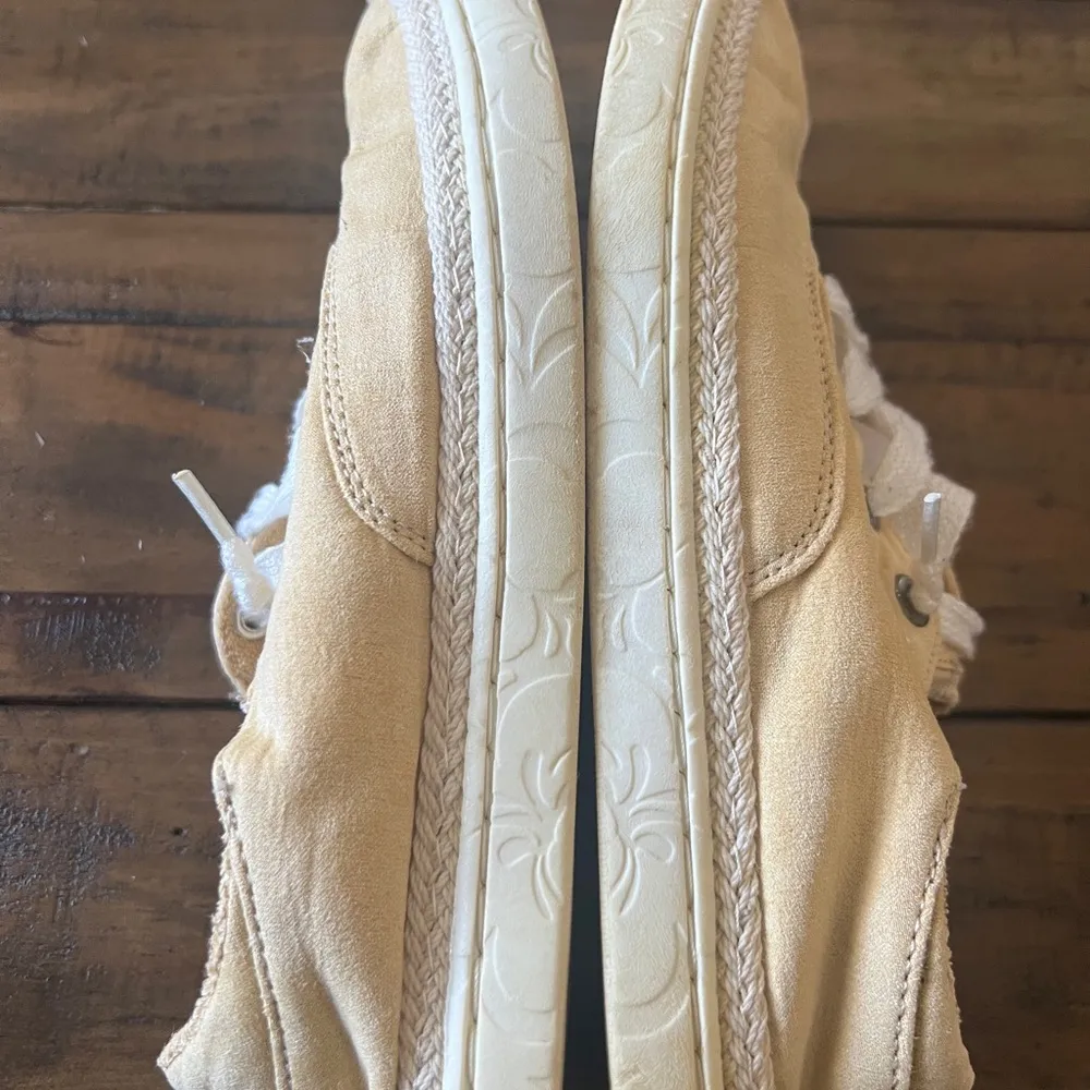 Clearance 50% off Women’s Roxy Canvas Shoes, size 7.5 Yellow - Image 2