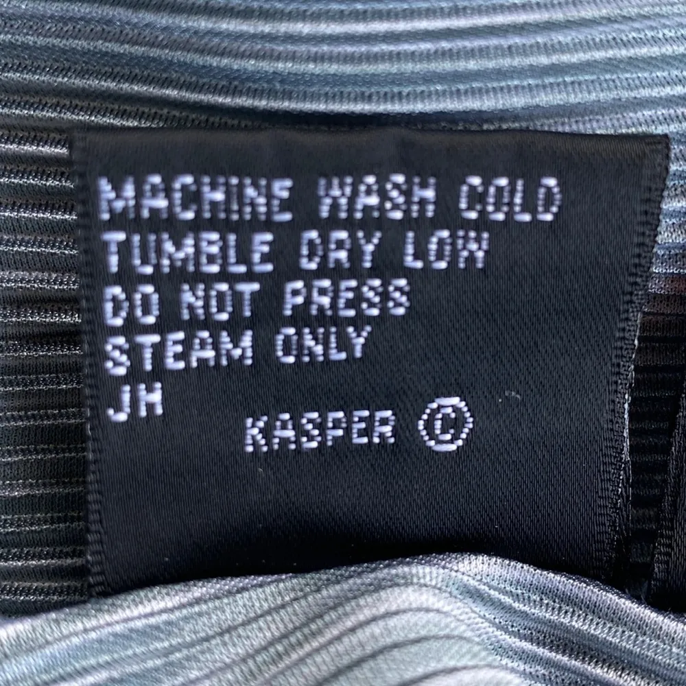 Kasper Pleated Top Black - Image 11