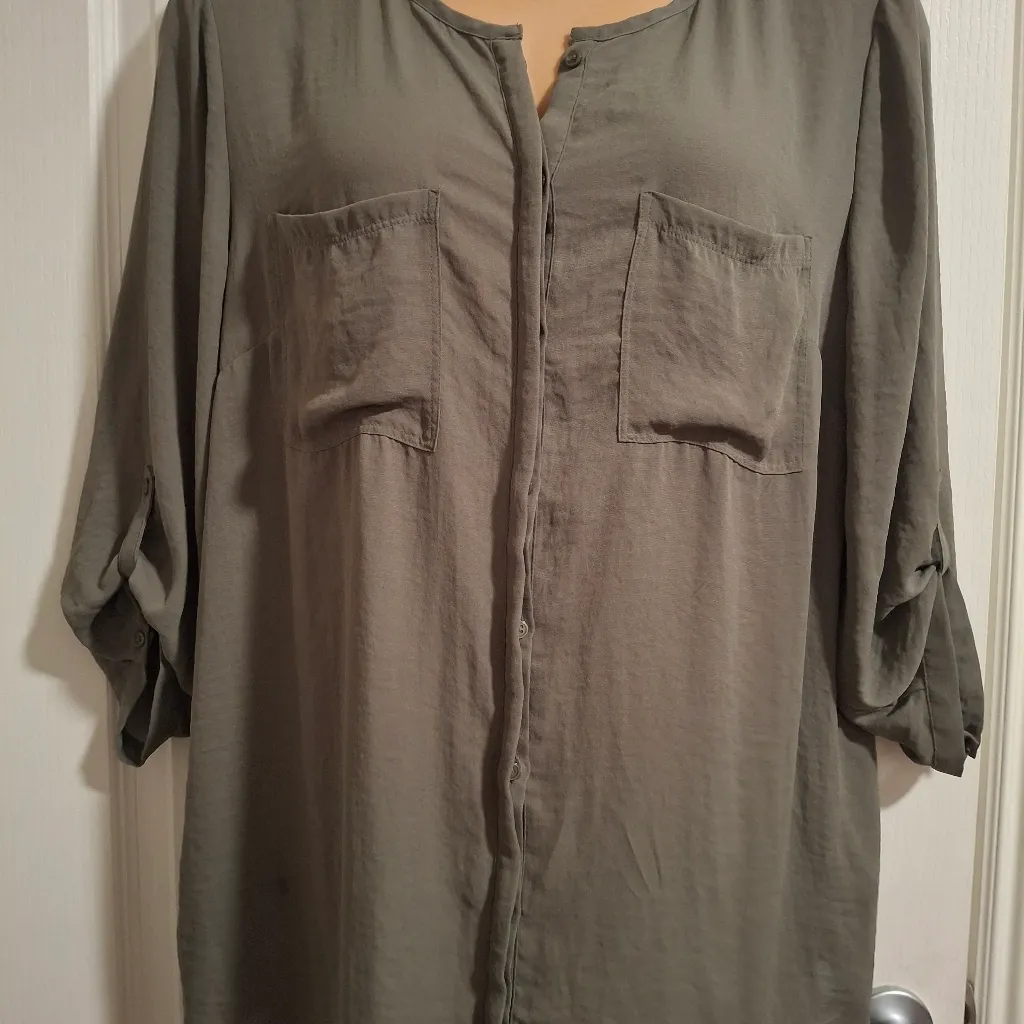 Maurices Sz 2 Olive Green Women's Top - Image 6
