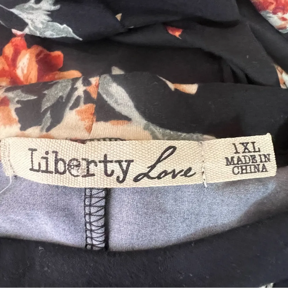 Liberty Love Floral V-Neck Cut Out Black Long Sleeve Top Size 1X - Image 7
