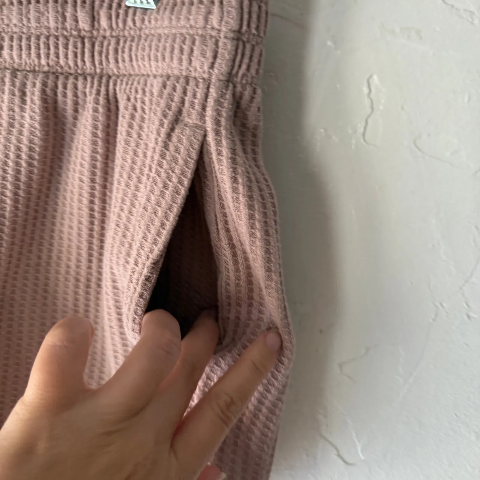 Old Navy Brown Waffle Knit Lounge Shorts Size M‎ Loungewear Henley - Image 3