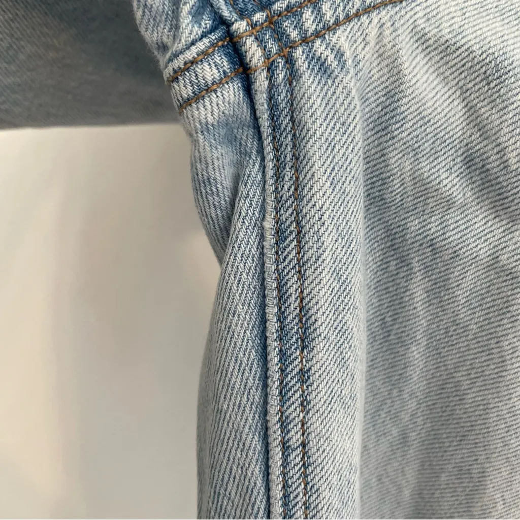 AMERICAN EAGLE AE Highest Rise 90s Boyfriend Light Ripped High Rise Crop Jeans 6 - Image 12