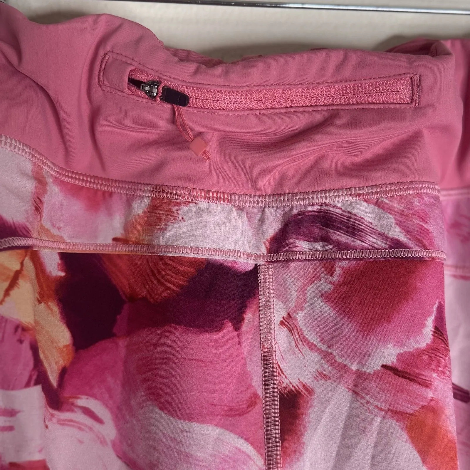 Athleta Printed Run With It Shorts Womens XL Pink Red Athletic 3.5 Inch Pockets - Image 7