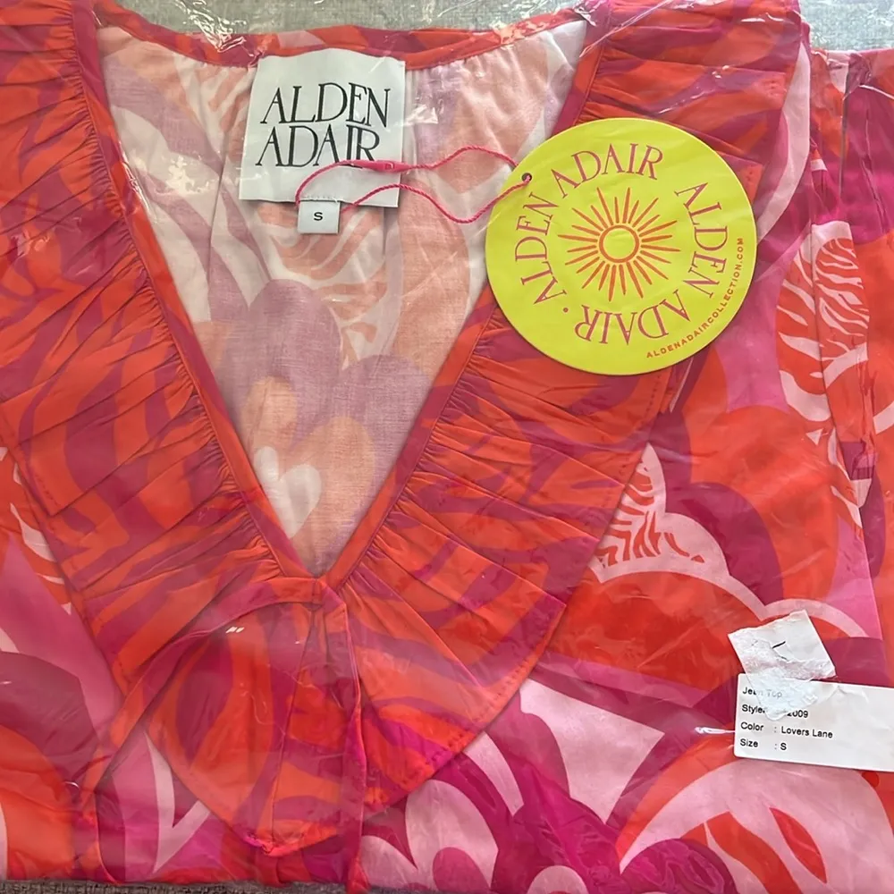 Alden Adair Jean Top in Lovers Lane, Size S New in Packaging - Image 3