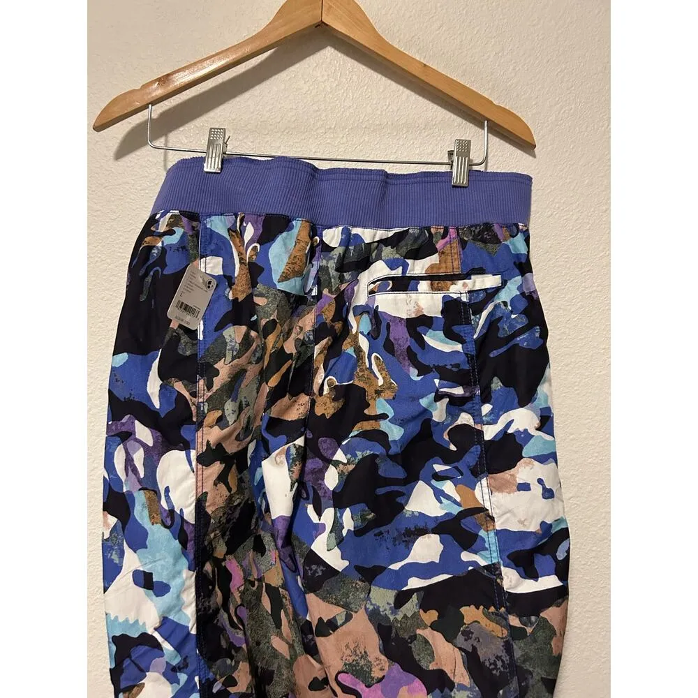 NEW Free People Mesmerize Me Print Cargo Pants Size Medium Purple Camo Wide Leg - Image 10