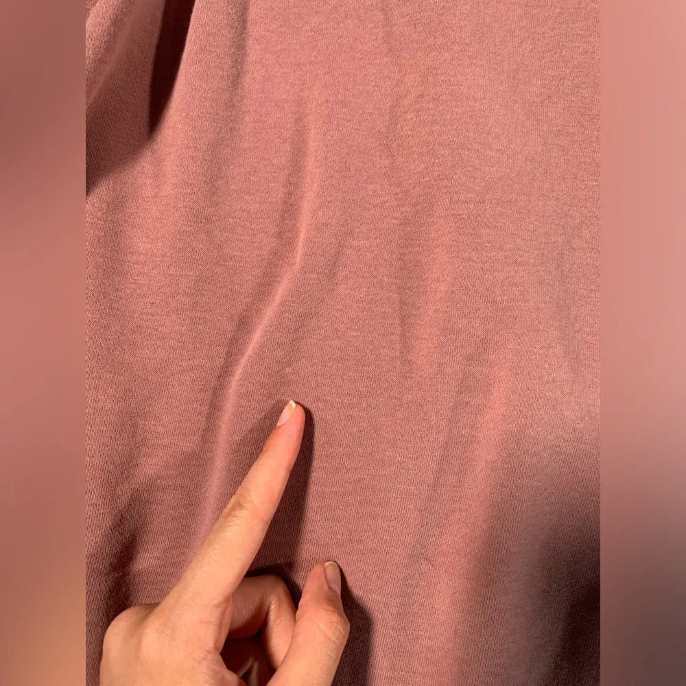 Vuori pink crew neck sweatshirt medium - Image 3