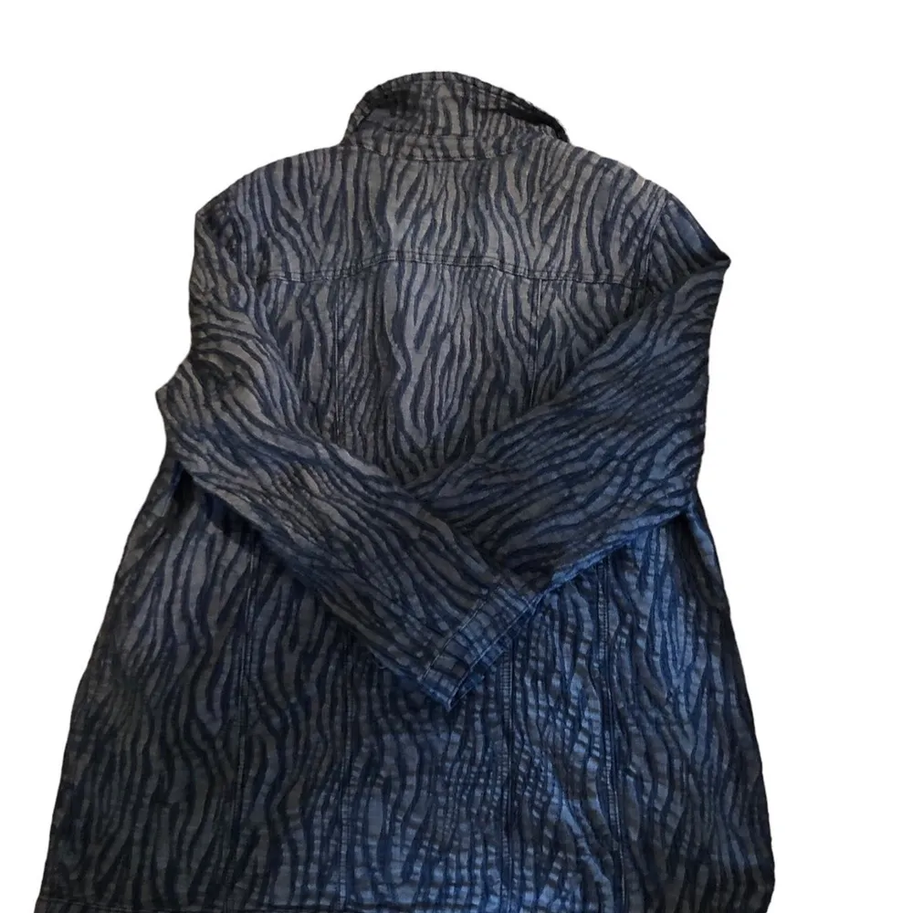 Chico’s Zebra-Print Elongated Denim Jacket Unlined Fall Button Up 3/16 Blue - Image 8