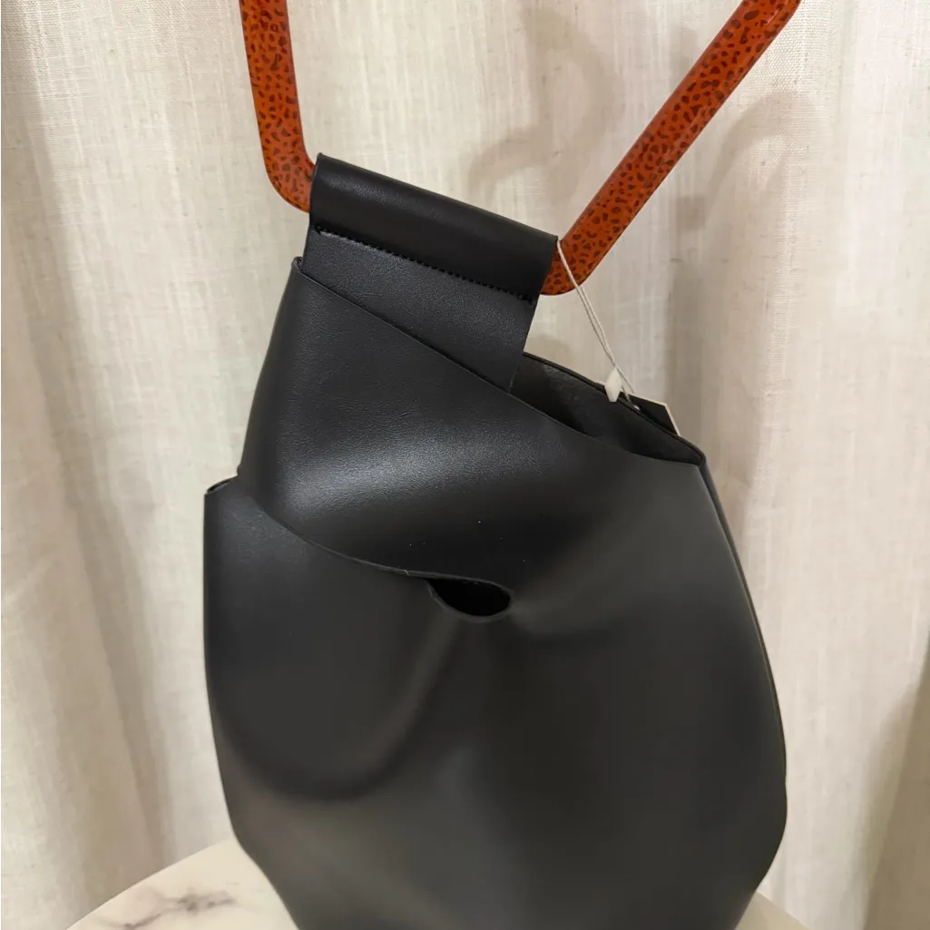 Sea Lily Triangle Handle Bag | Never Used Black - Image 2