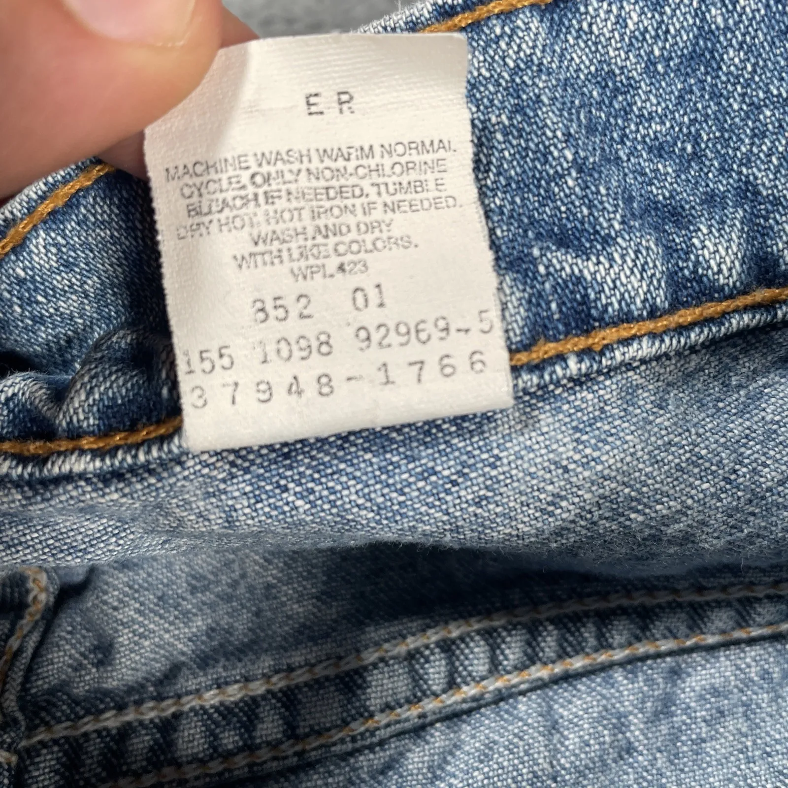 Vintage Women's Levi's MOM SHORTS Jean Shorts Size 9 HTF RARE BLACK TAB 1990s Blue - Image 6