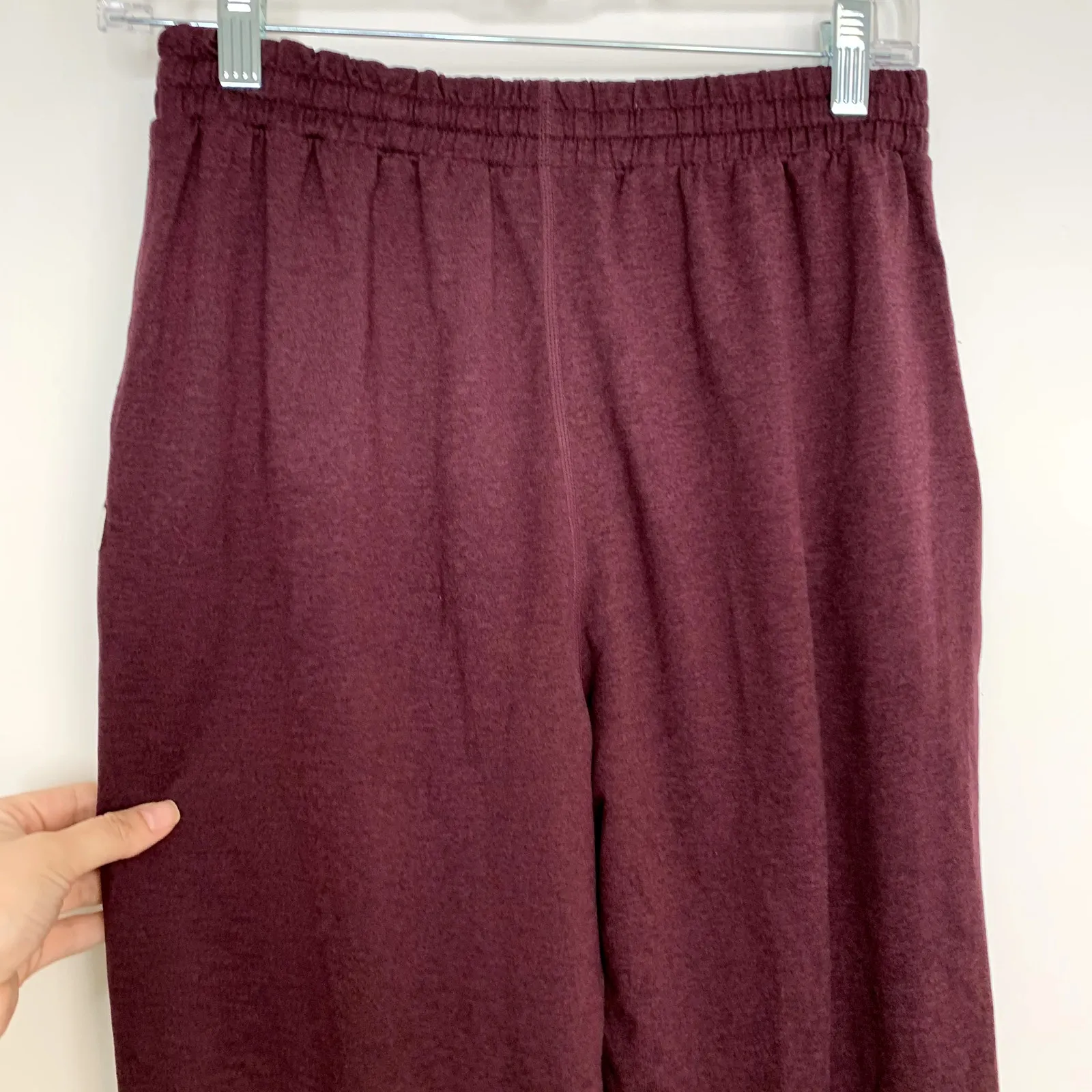 Vuori Performance Soft DreamKnit Jogger Pants Womens Medium Maroon - Image 6