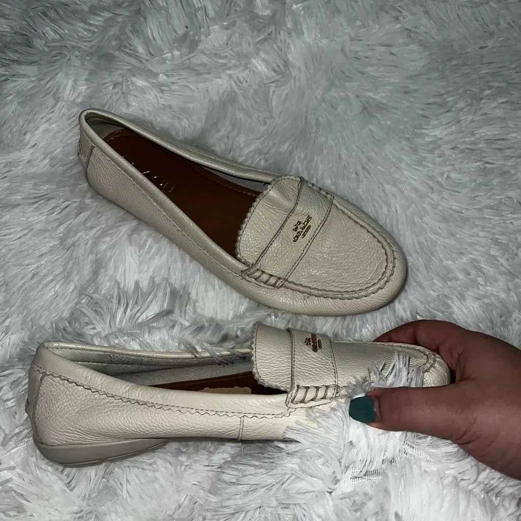 Coach Women's Cream Leather Loafers size Women’s US 9.5 Work Shoe - Image 2