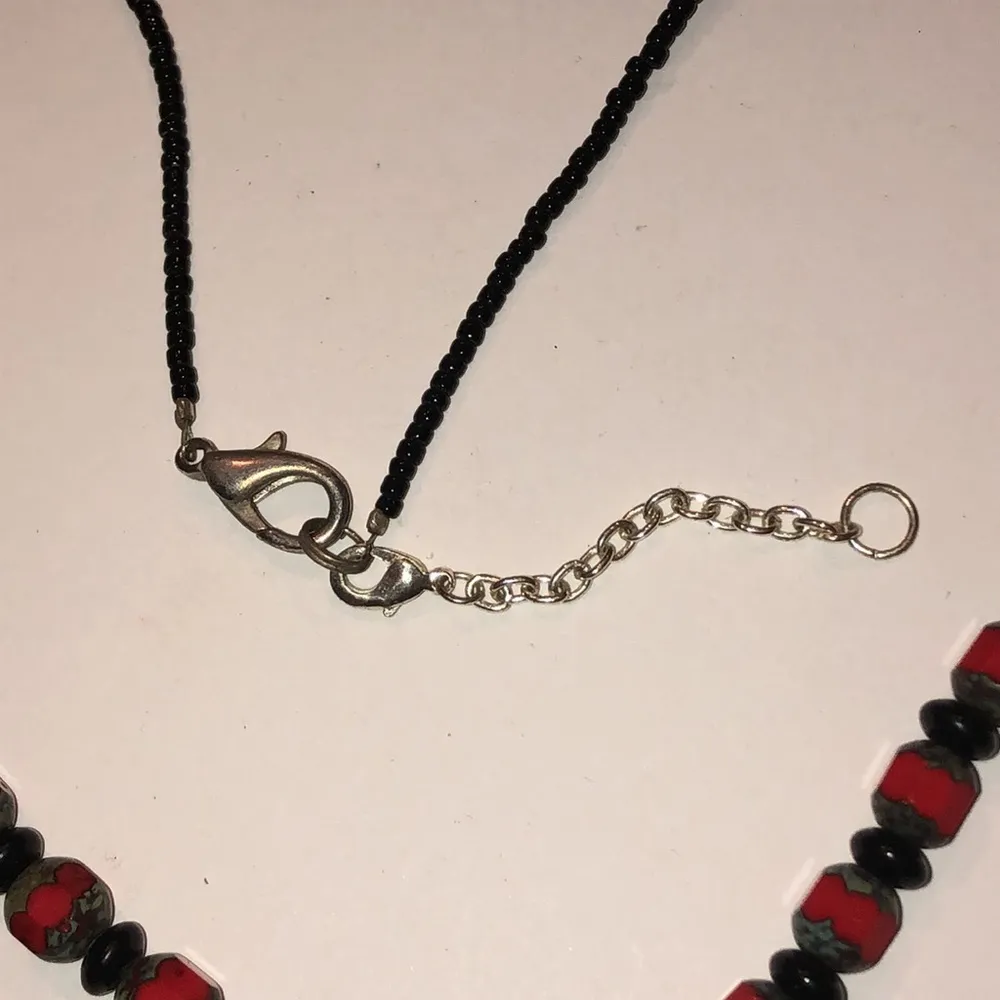 Vintage Red & Black Seed Bead Beaded Boho Necklace - Image 5