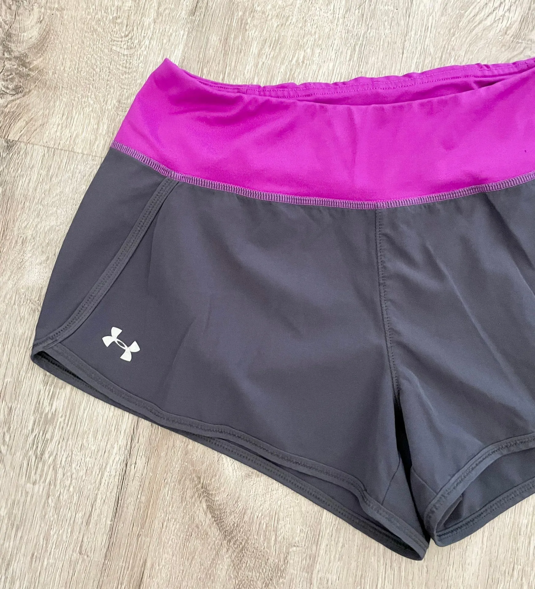 Under Amour Two Toned Running Shorts S - Image 3