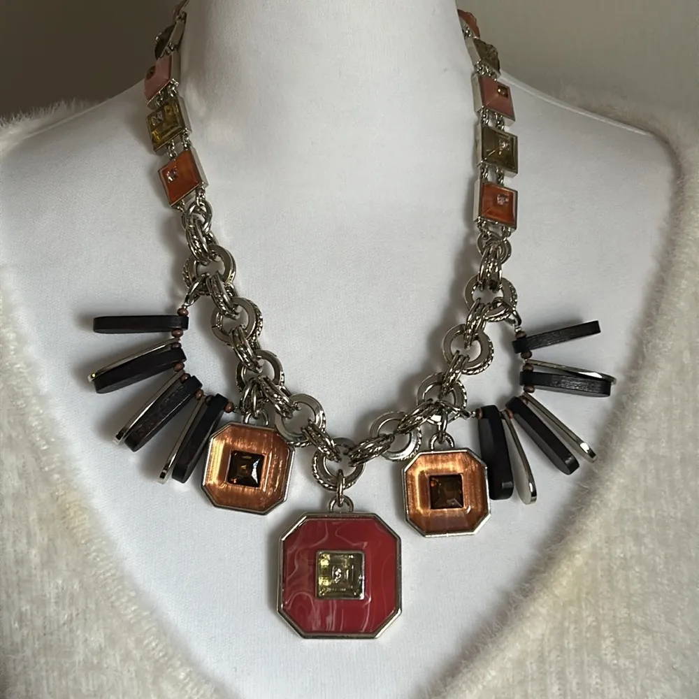 Loft Bold Bohemian Indie Inspired Chunky Acrylic Wood Accents Statement Necklace - Image 7