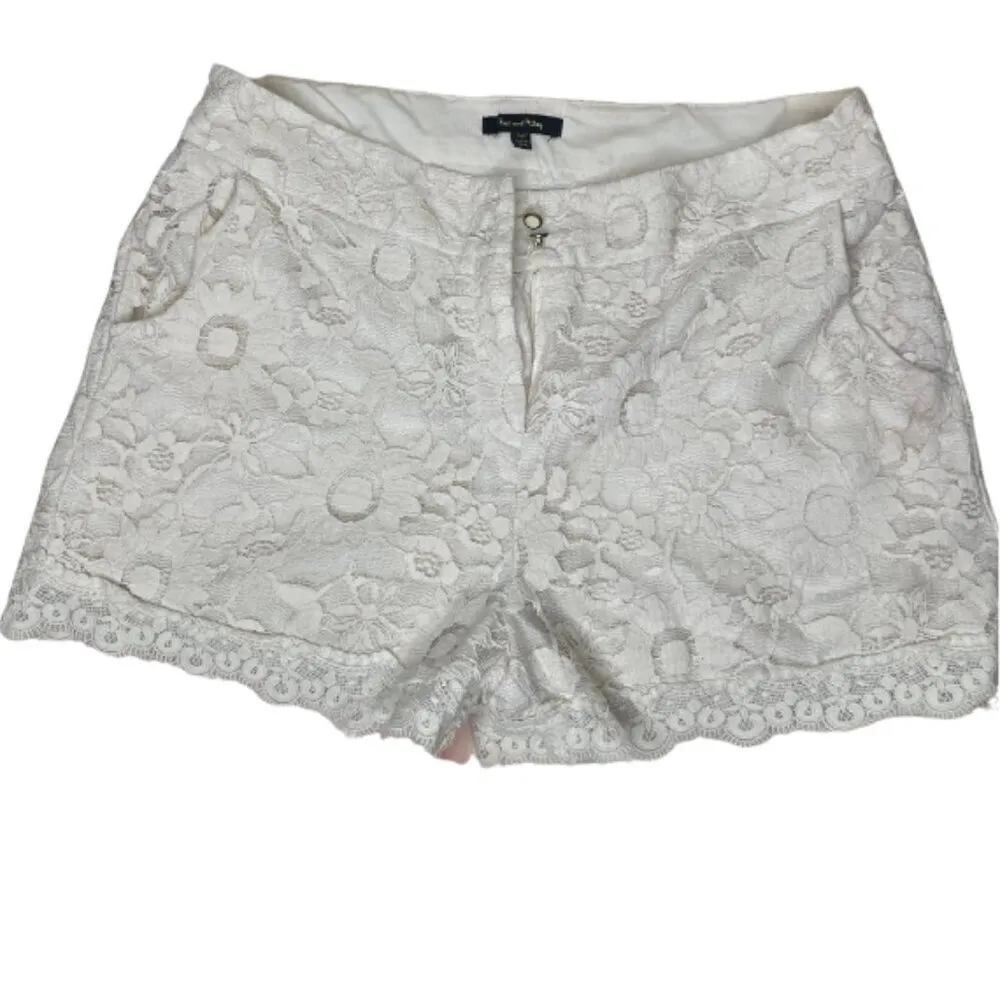 Max & Riley High Waisted Capricorn Lace Dressy Shorts Cream Bohemian SZ XL Tan - Image 2