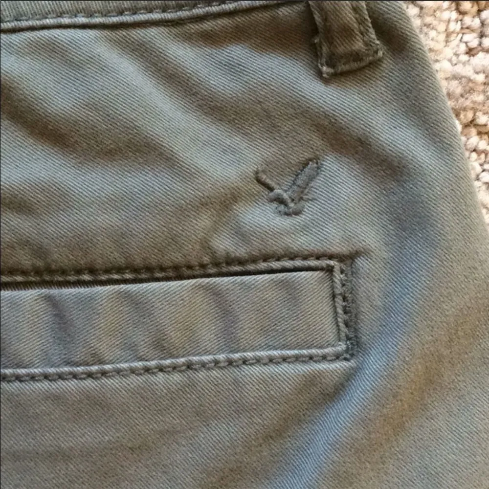 ✨ AE Khaki Skinny Bermuda✨ - Image 3