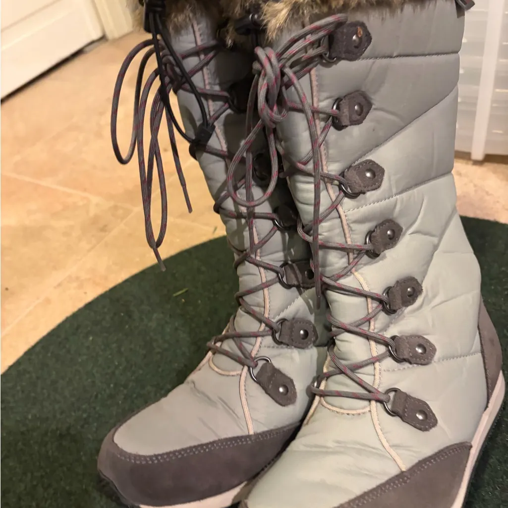 LL Bean Women's Winter Boots Gray Size 6.5 - Image 2