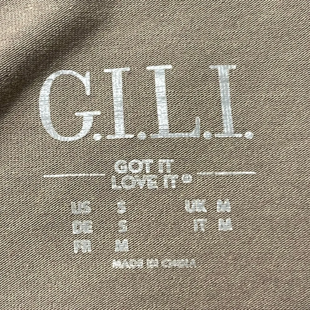 GILI Got It Love It Taupe Brown Long Sleeve Peephole Shirt Size Small EUC #7446 - Image 6