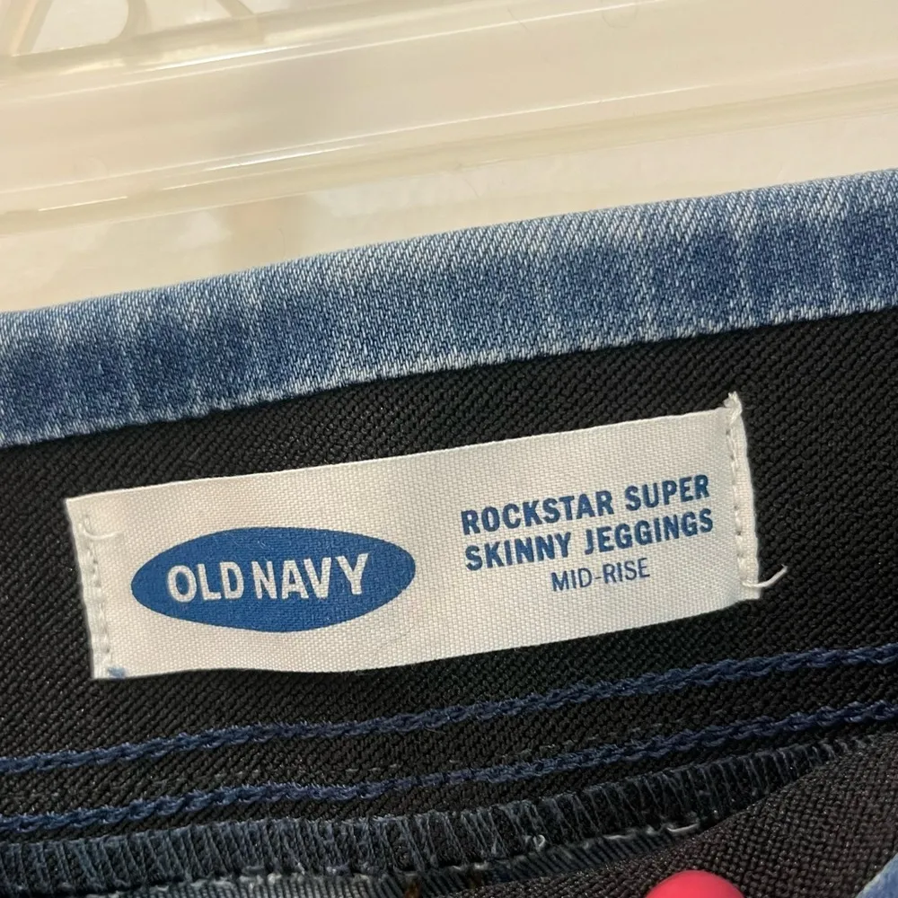 Old Navy Mid Rise Rockstar frayed  Skinny Jeggings Size 4 - Image 2