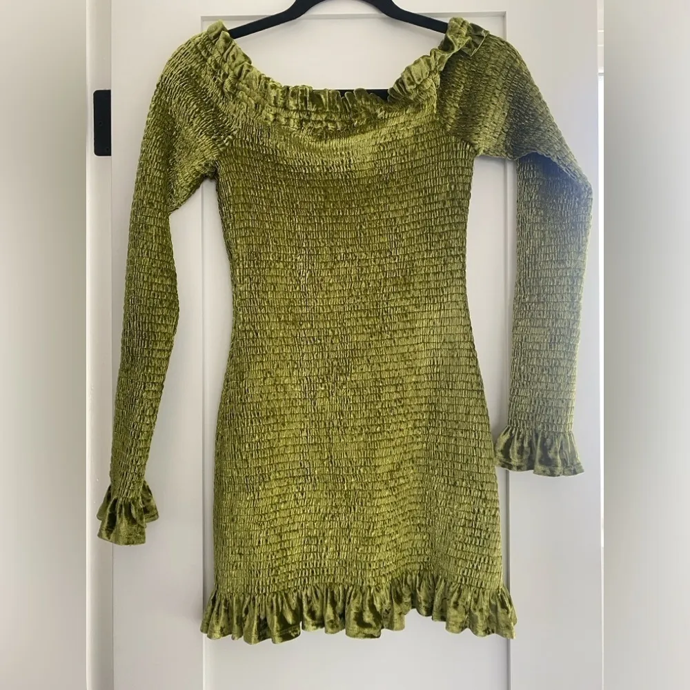 NWT Caroline Constas Megara Off the Shoulder Shirred Stretch Velvet Mini Dress Green - Image 5