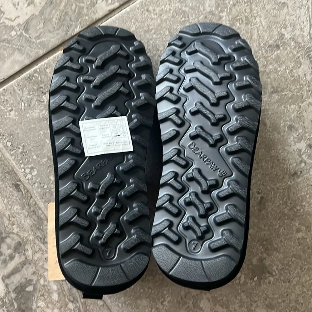 BearPaw Super Shorty Booties in Black, NWT, Size 7 - Image 10