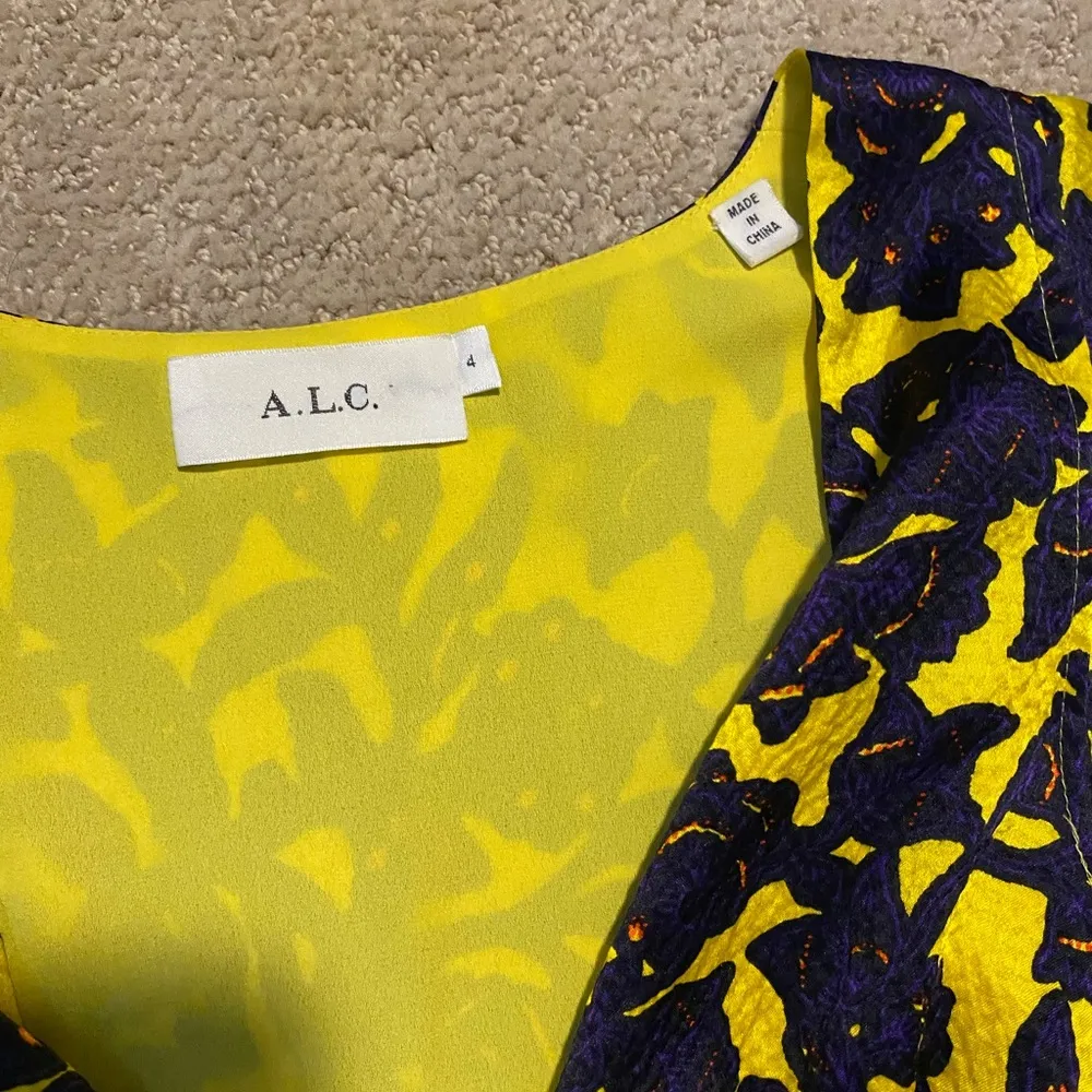 ALC Viera twist front floral print 100% silk mini ruffle dress yellow purple - Image 2