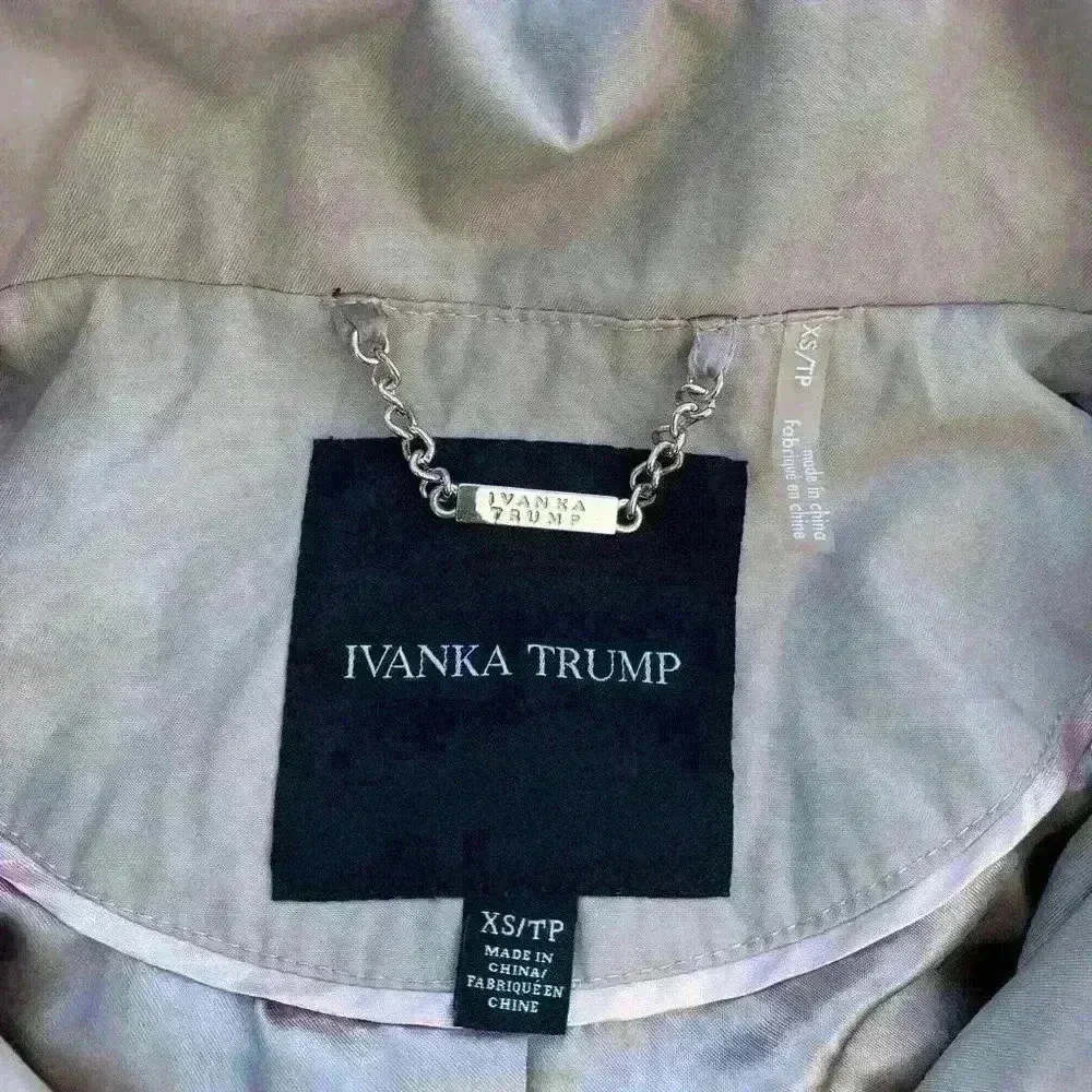 Ivanka Trump Tan/beige hooded rain coat, size XS classic feminine dressy elegant - Image 2