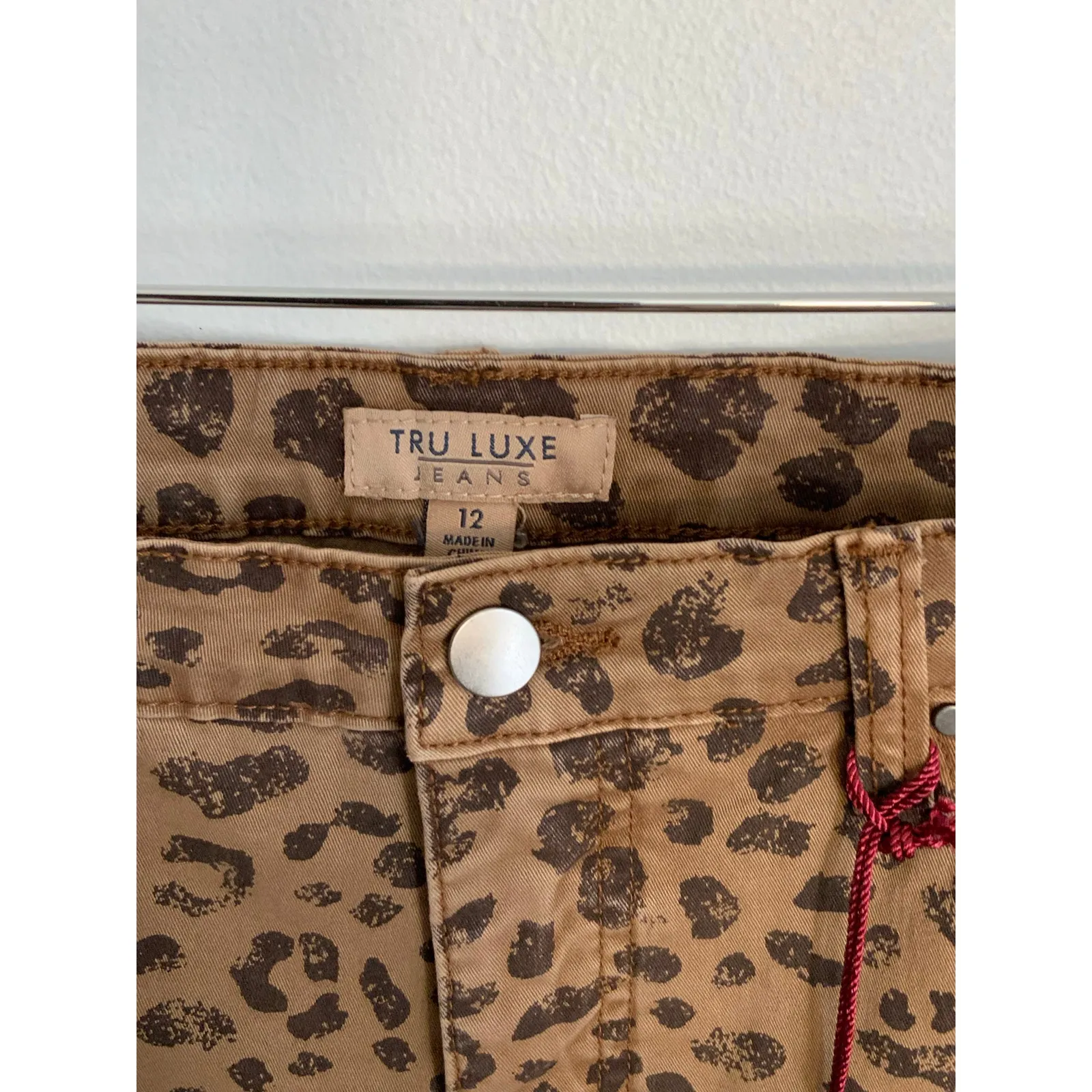 TRU LUXE leopard print hi waist straight jean in brown animal print NWT‎ size 12 - Image 2