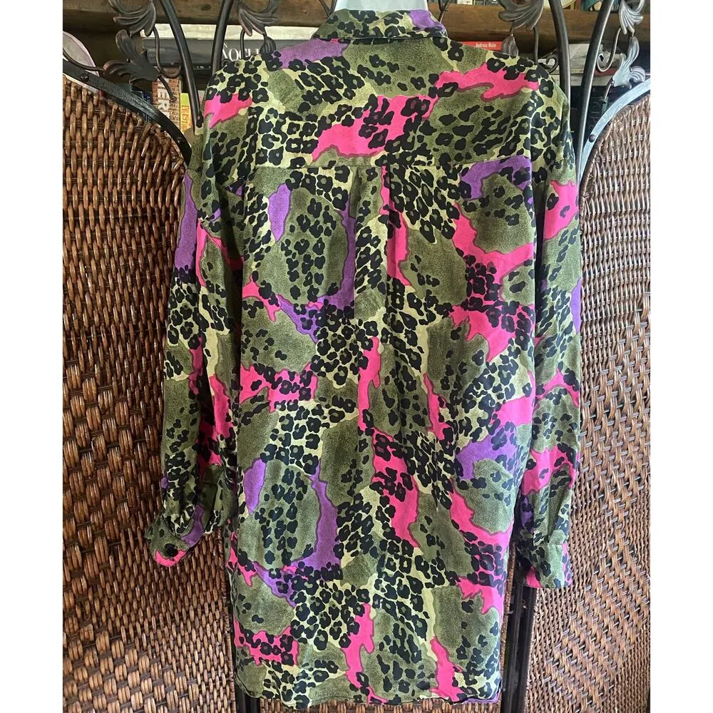 One Size Fits Many//Vintage Silk Lisa Frank Esque Cheetah Print Silk Blouse Green Size M - Image 2