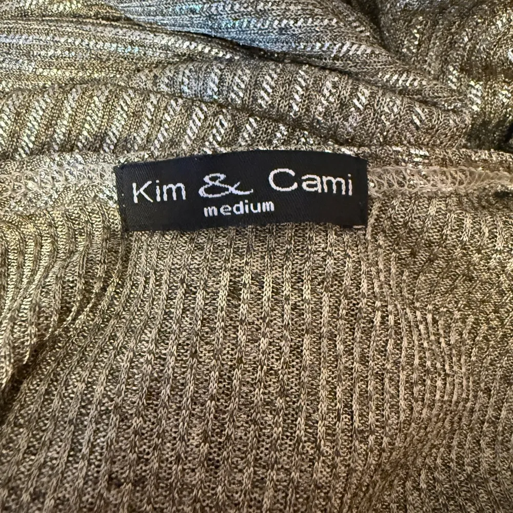 Kim & Cami Metallic Silver Gold Short Sleeve Scoop Neck Top Women’s Medium - Image 6