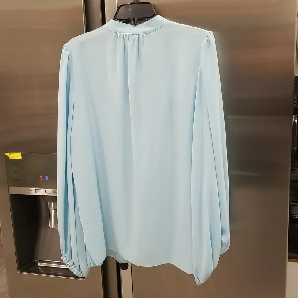 💕TRINA TURK💕 Tanvi Top ~ Silky Satin-Back Crepe Blouse Sky Blue Large L NWT - Image 6