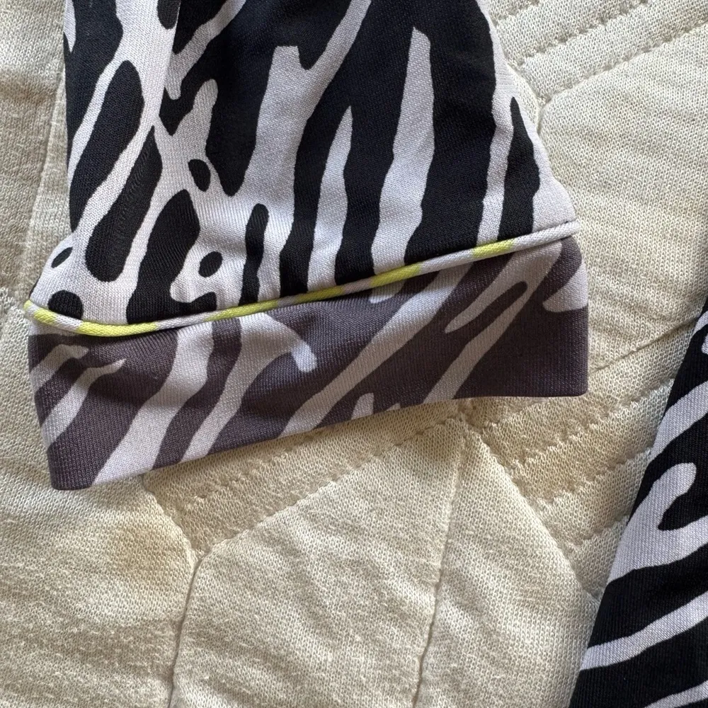 BCBG MAXAZRIA Long Sleeve Abstract Patterned Wrap Dress XS 080-E - Image 5