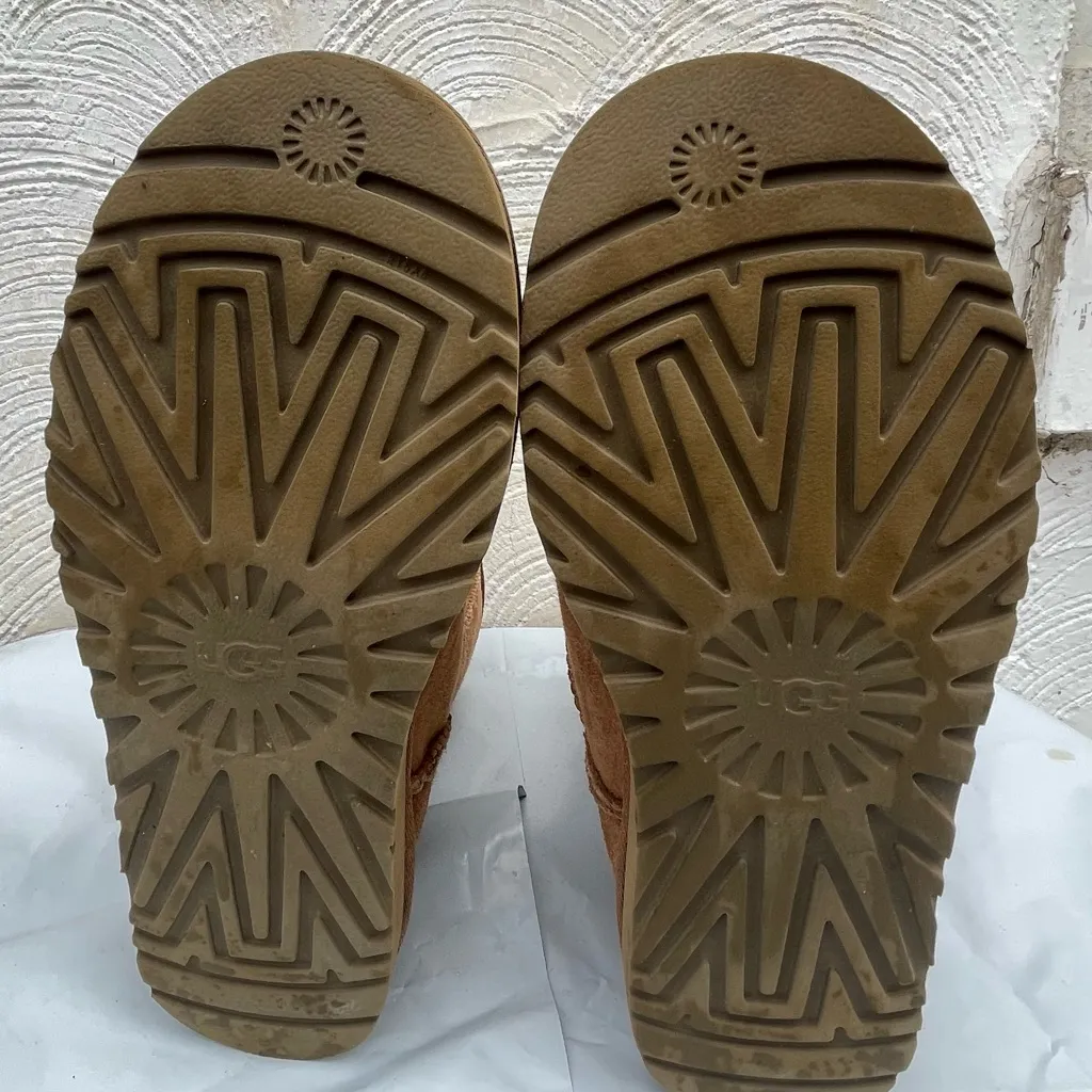 UGG CLASSIC SHORT ll WATER RESISTANT CHESTNUT Winter Boots - Image 6