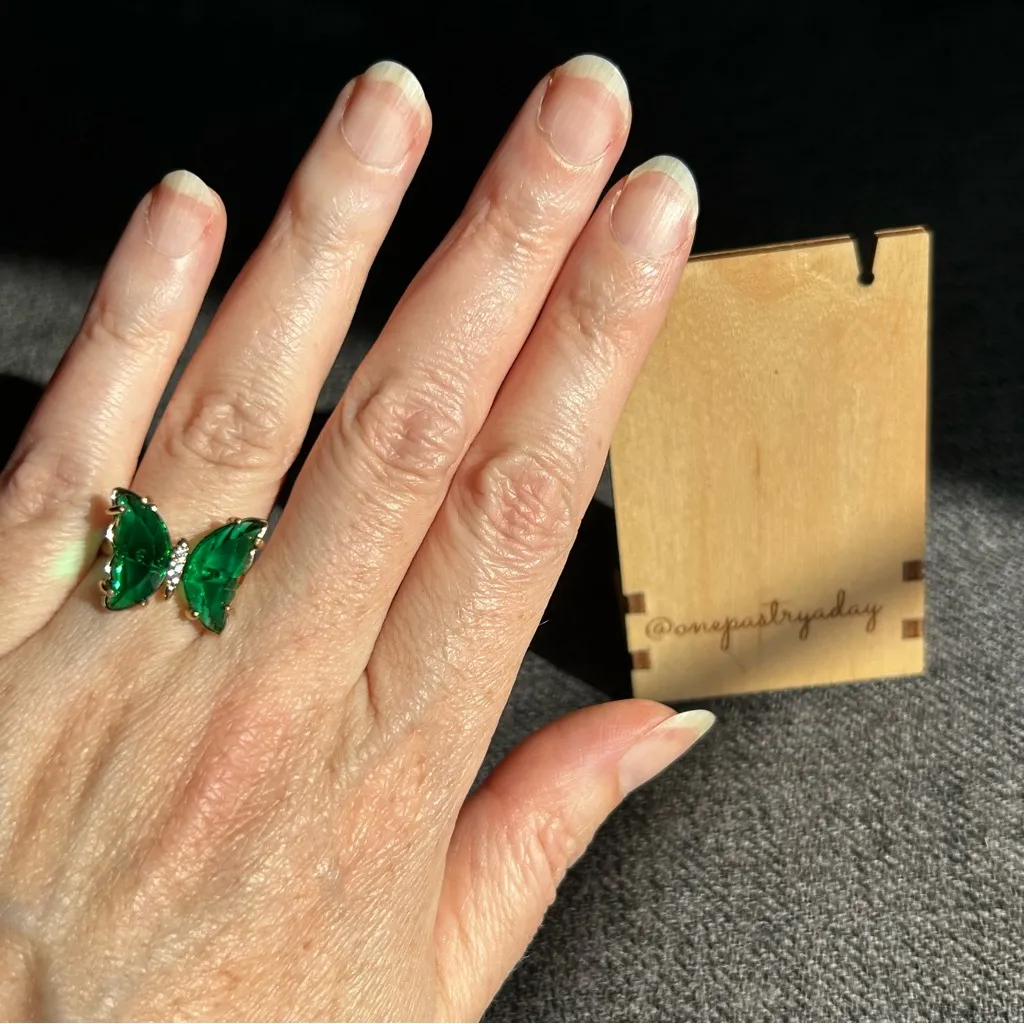 Pretty DARK EMERALD GREEN Butterfly Gemstone Fashion Ring, Gold, Adjustable - Image 2