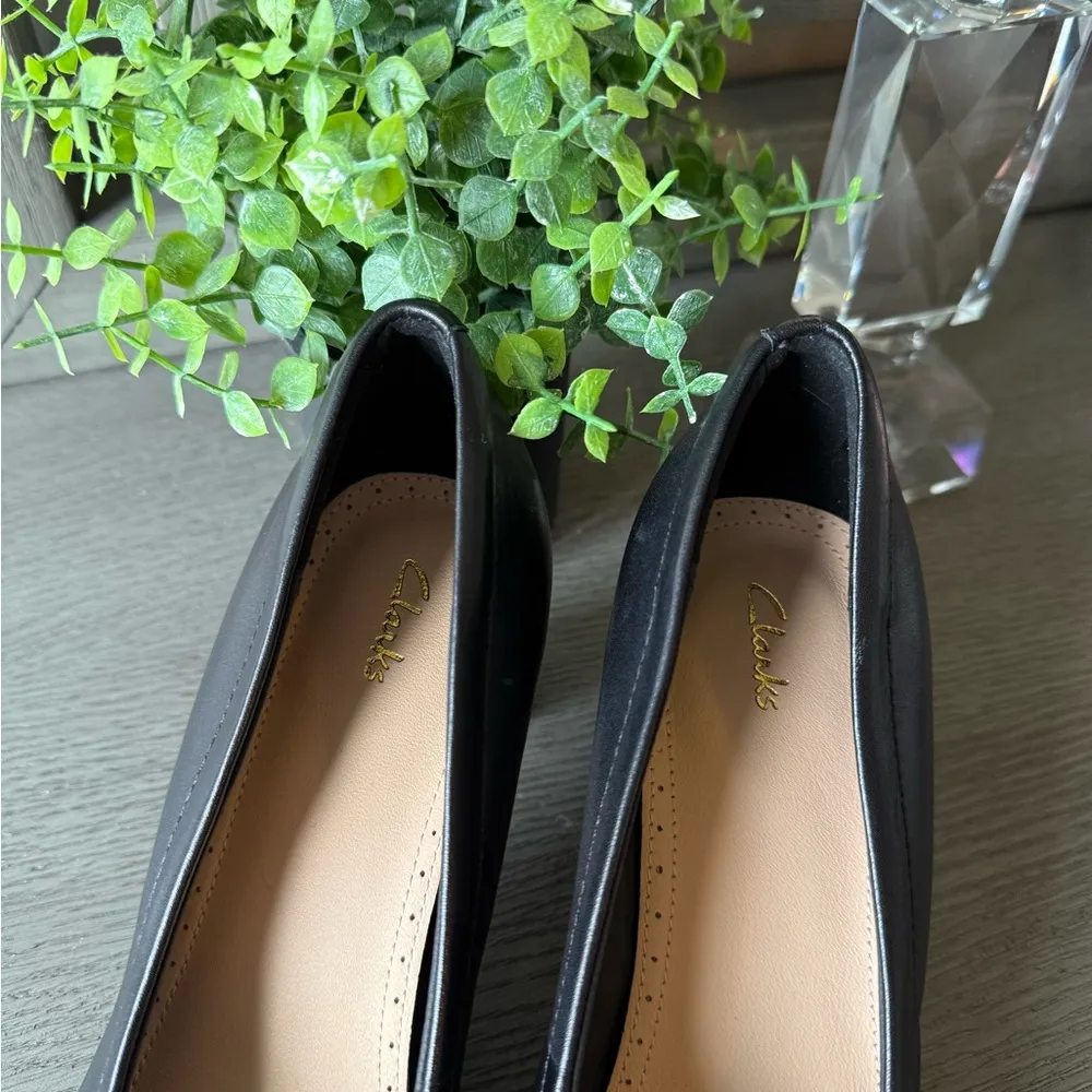 Clarks Seren Pump in Black Leather 9.5 - Image 3