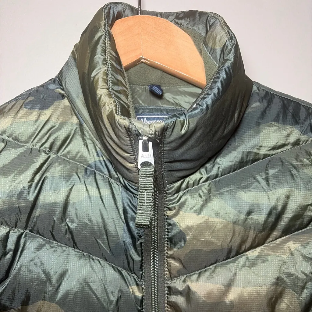 Abercrombie and Fitch Olive Green Camo Women's Puffer Down Nylon Jacket XS - Image 4