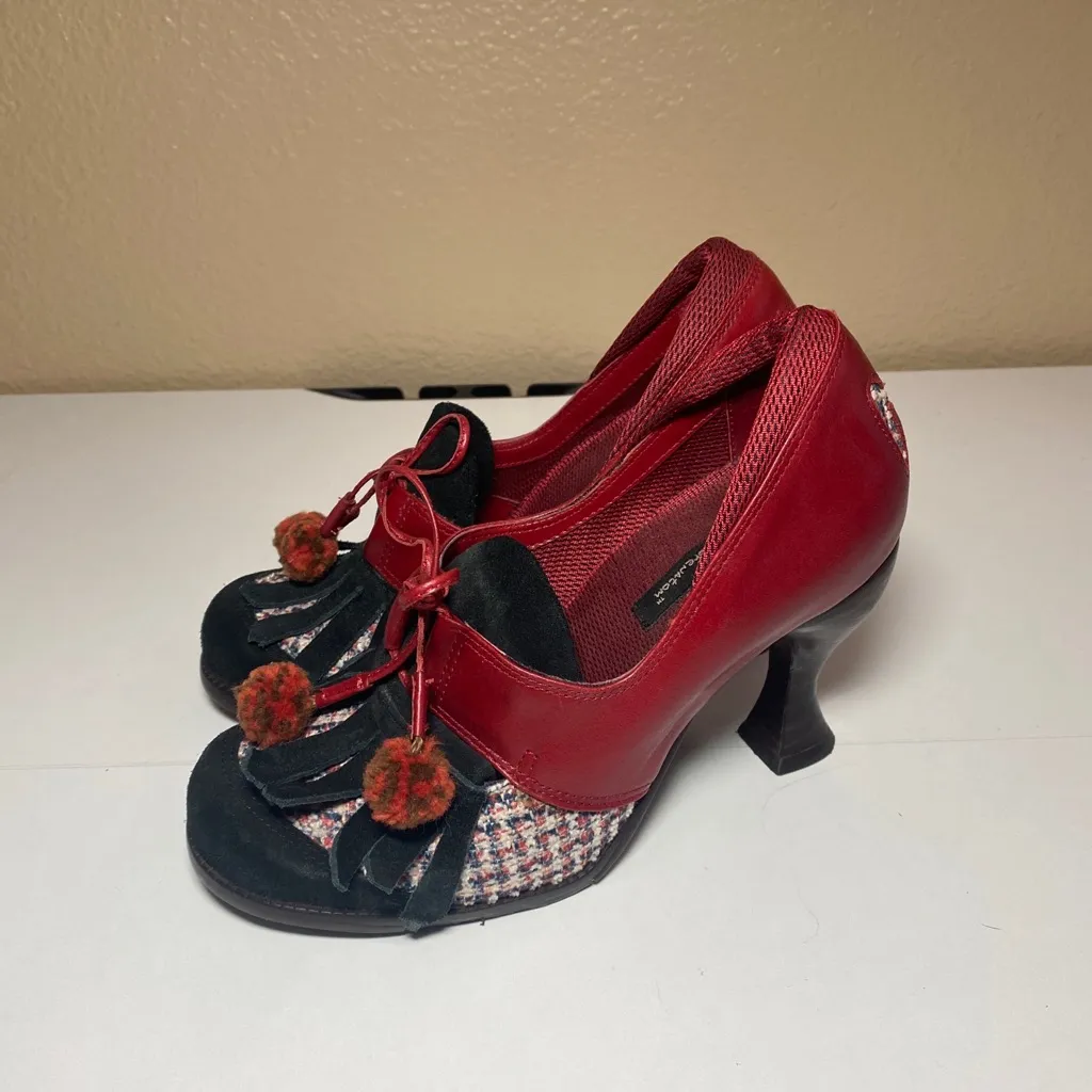 M by Morenatom Ladies Pom Pom Shoes Red And Black Size 6B - Image 4