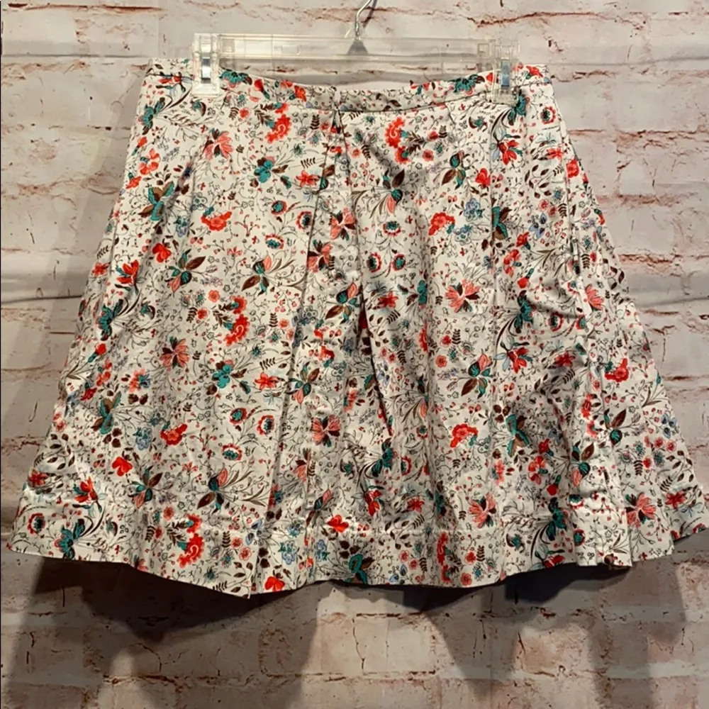 Gap mini floral full Skirt tucked back zipper - Image 6