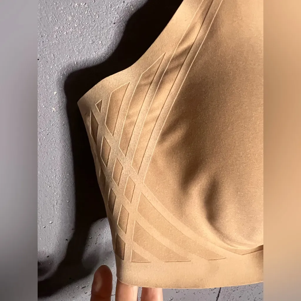 Honeylove Liftwear Silhouette Bra Bundle in colors Black and Sand. Size 38 D/DD Tan - Image 12