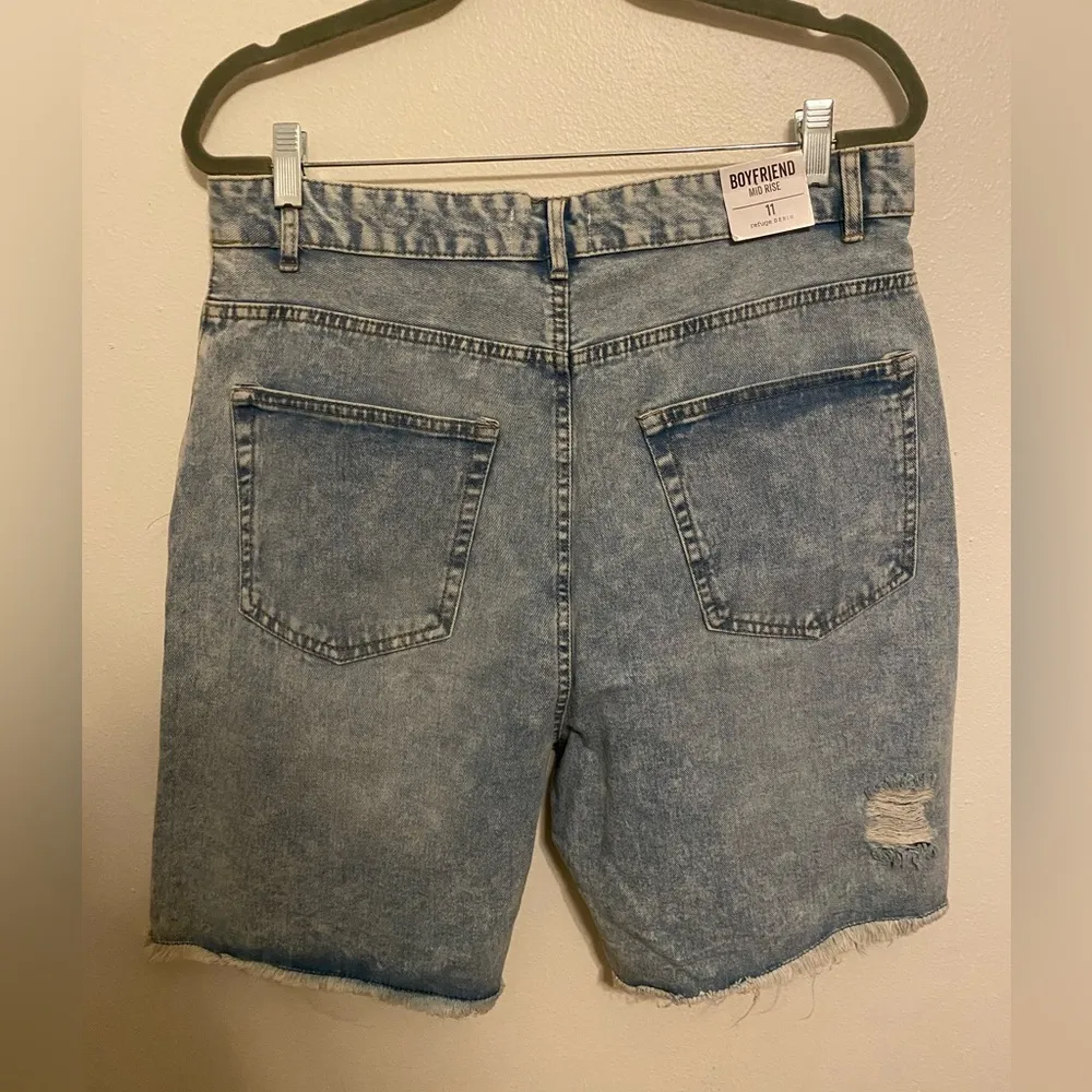 Refuge NWT  Denim Boyfriend Shorts - Image 2