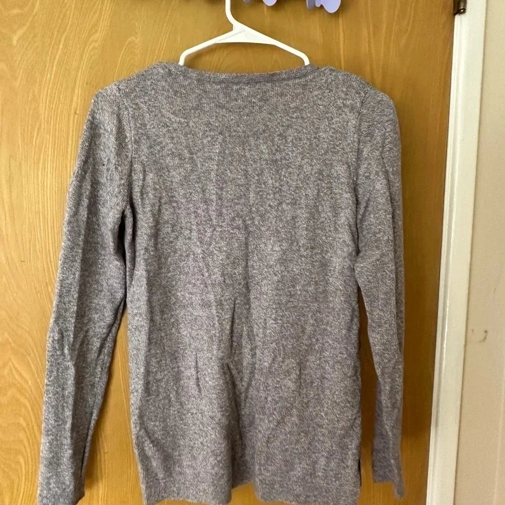 Old Navy gray/grey knit v neck long sleeve - Image 4