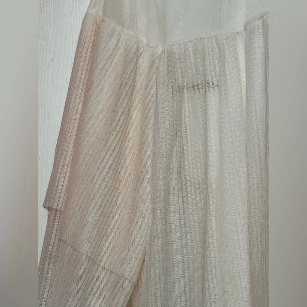 Victoria’s Secret white sheer pleated tunic top
NWT - Image 9
