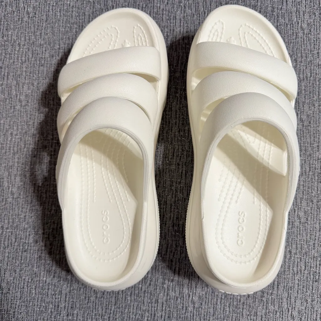 Crocs Unisex Classic Mega Crush Triple Strap Sandals - Image 8