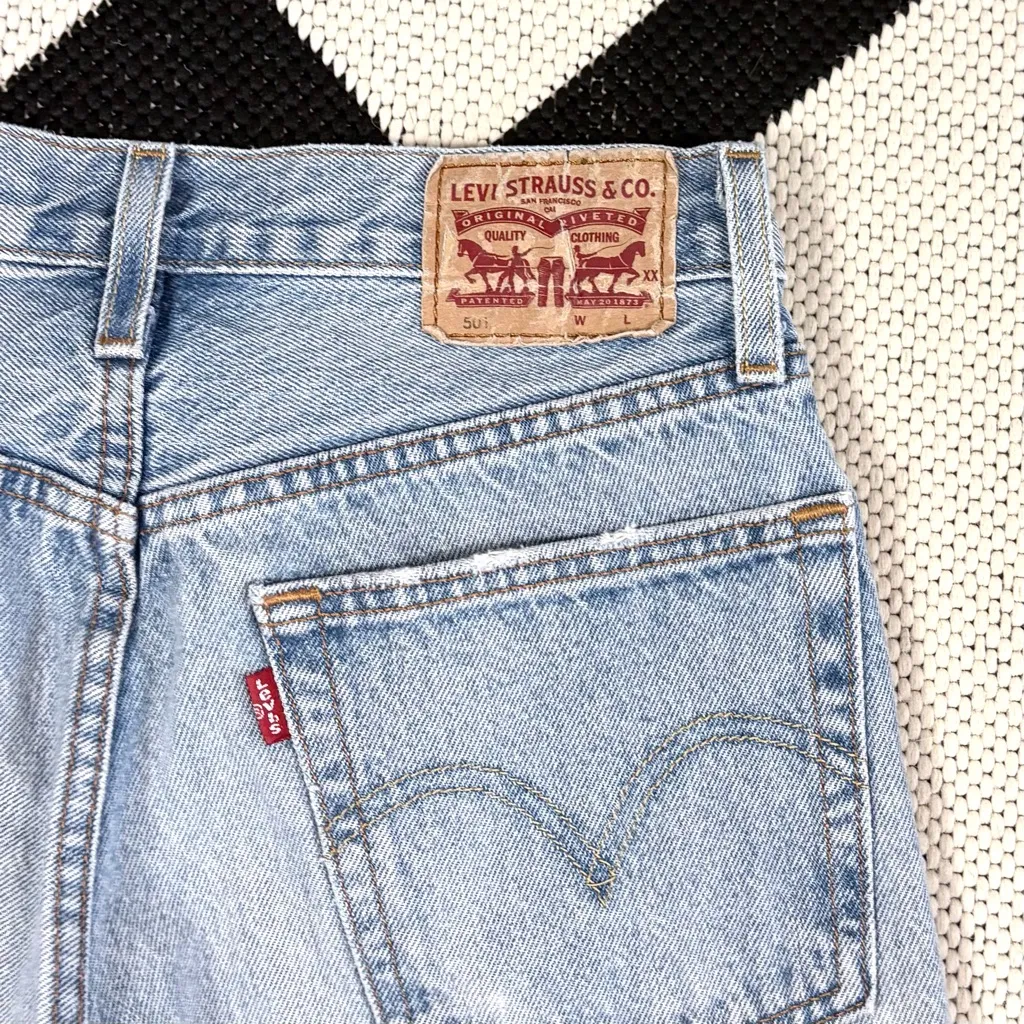 Levi's 501 Original Fit Straight Leg Jeans in Oxnard Athens Crown Size 24 - Image 9