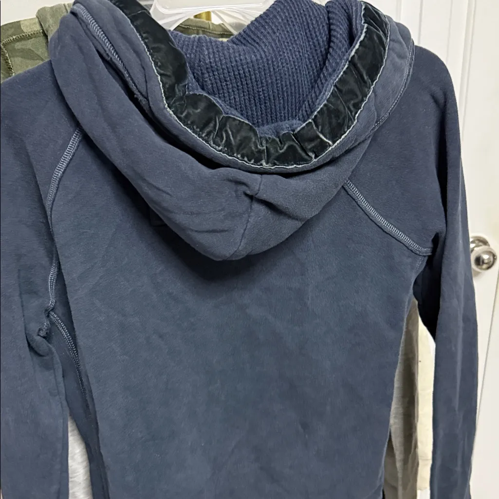 Abercrombie & Fitch Dark Blue Zip-Up Hoodie - Image 4