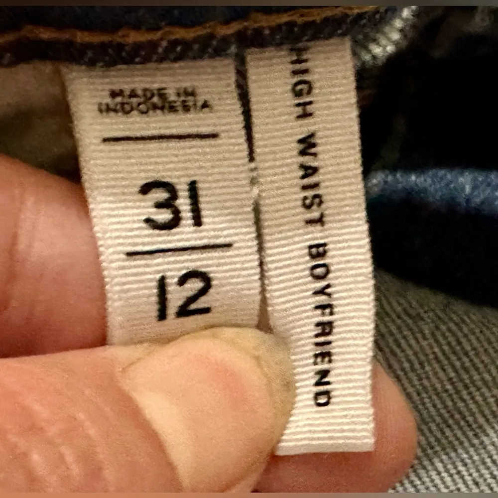 Loft  high rise boyfriend baggy mom jeans size 12/31 distressed - Image 9