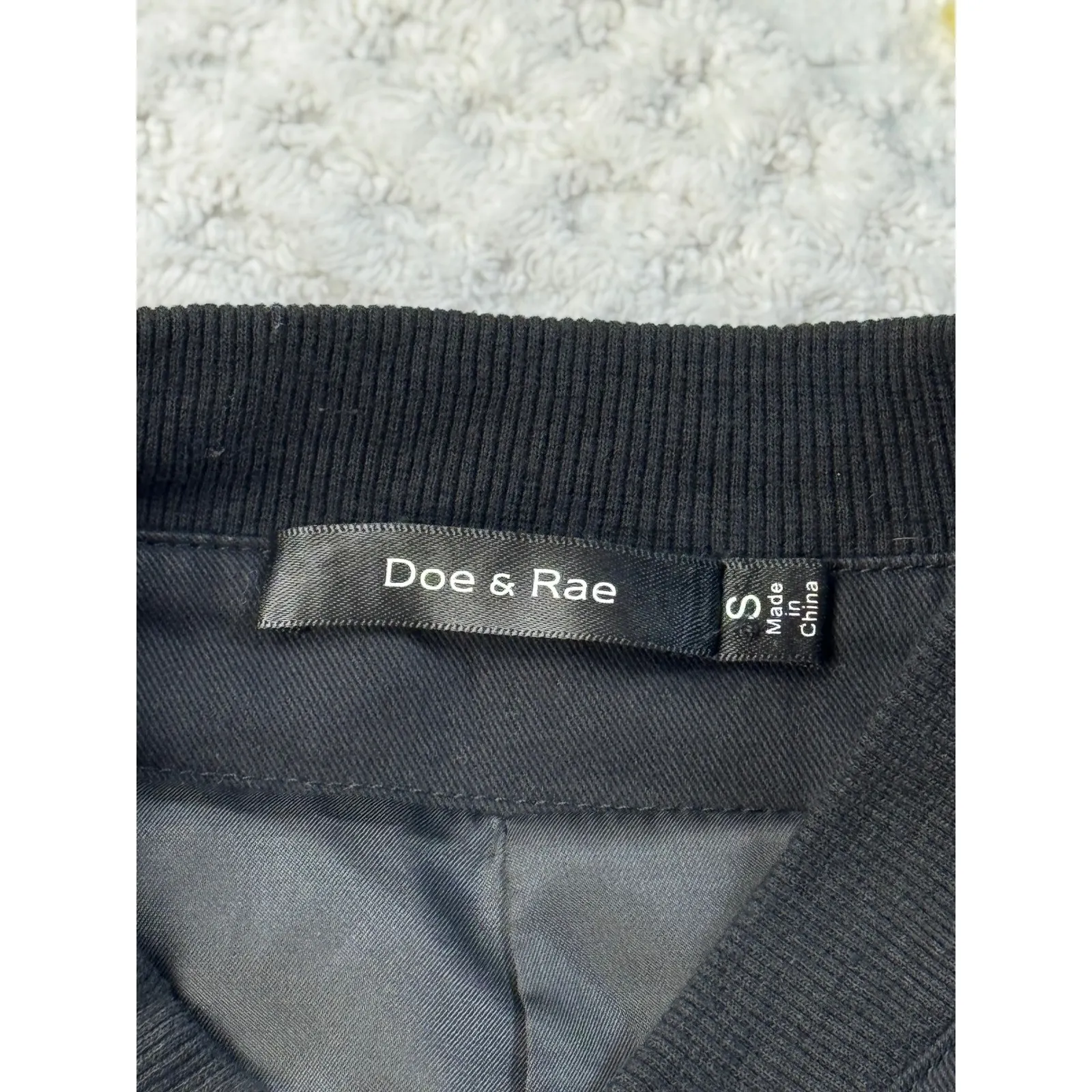 Doe & Rae Black Ruched Sleeve Bomber Jacket Women's Size S - Image 6