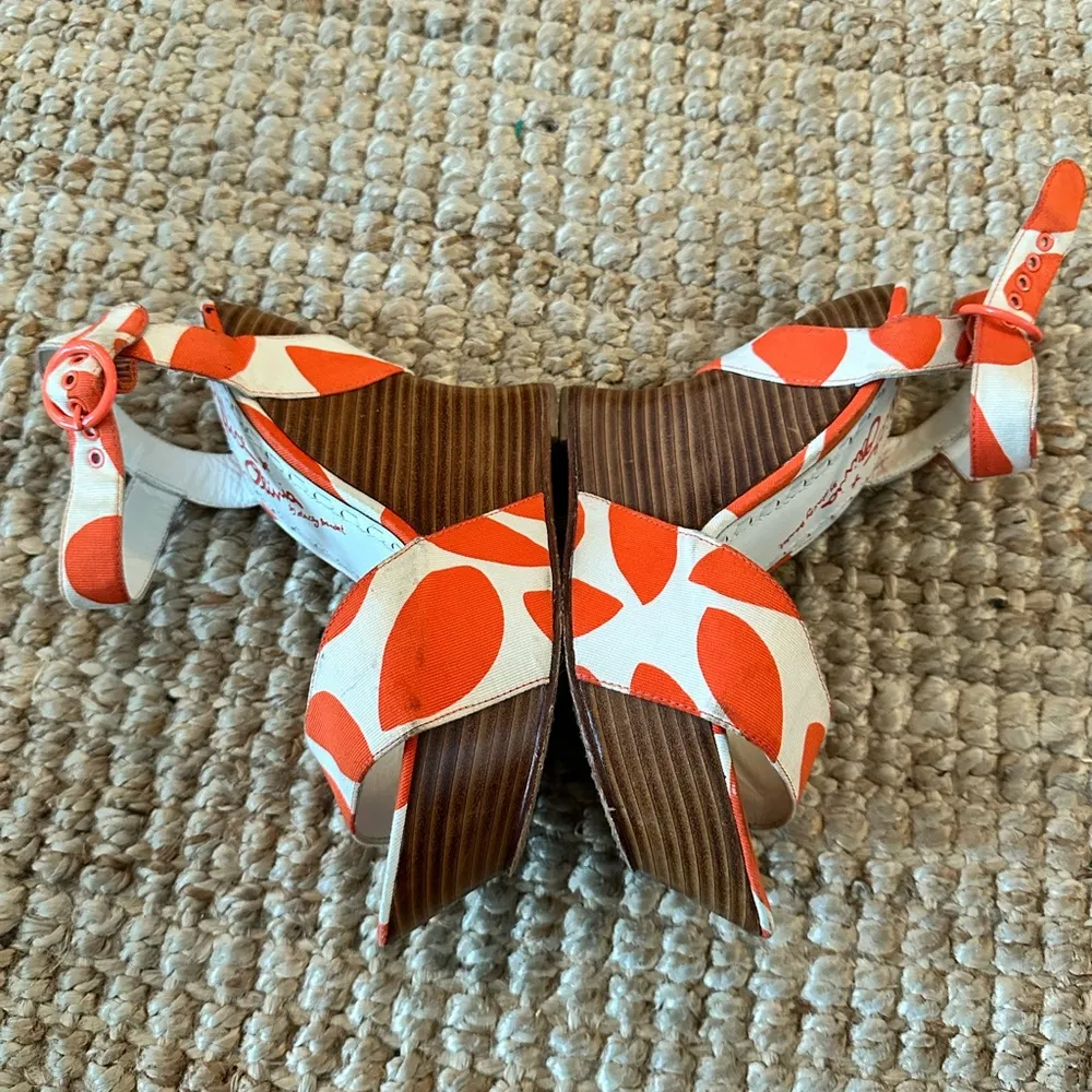 Alice + Olivia Orange and White Y2K polka Dot wedges size 38 - Image 6